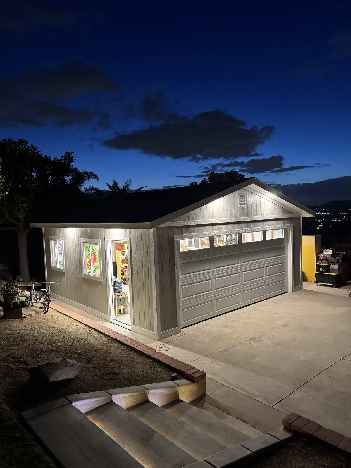 Modern Inland Empire home and landscape lighting glowing at dusk by All Current Electric