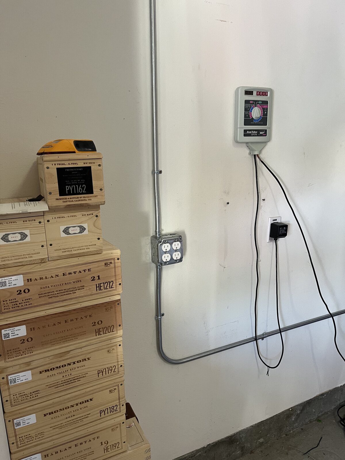 Outlet and switch installation tools and devices